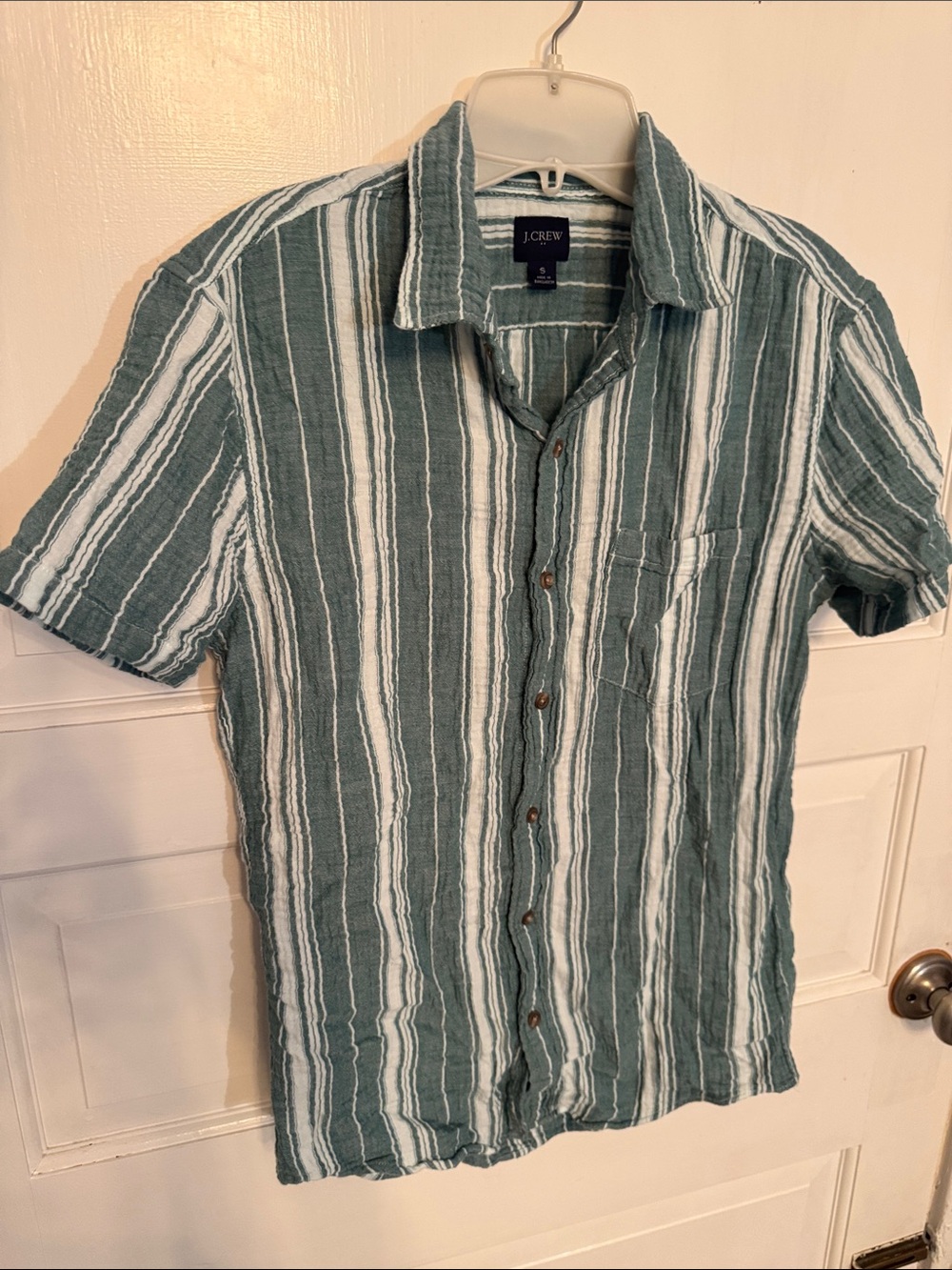 J. Crew Green and White Vertical Stripe Seersucker Short-Sleeve Button-Down
